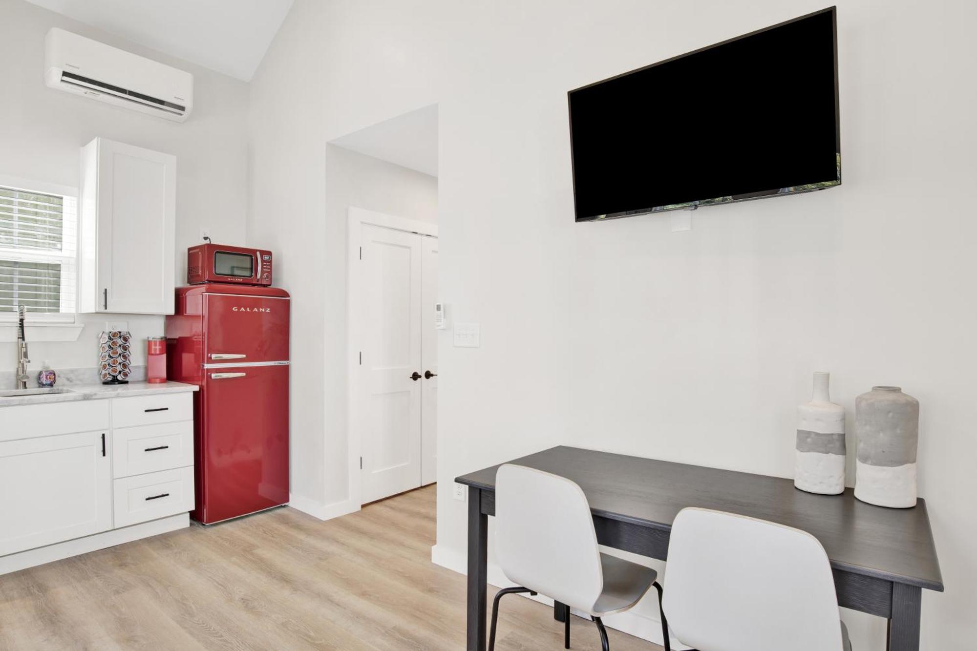 Holiday home Brand New In Downtown Mobile! Walking-distance To Heart Of Downtown!
