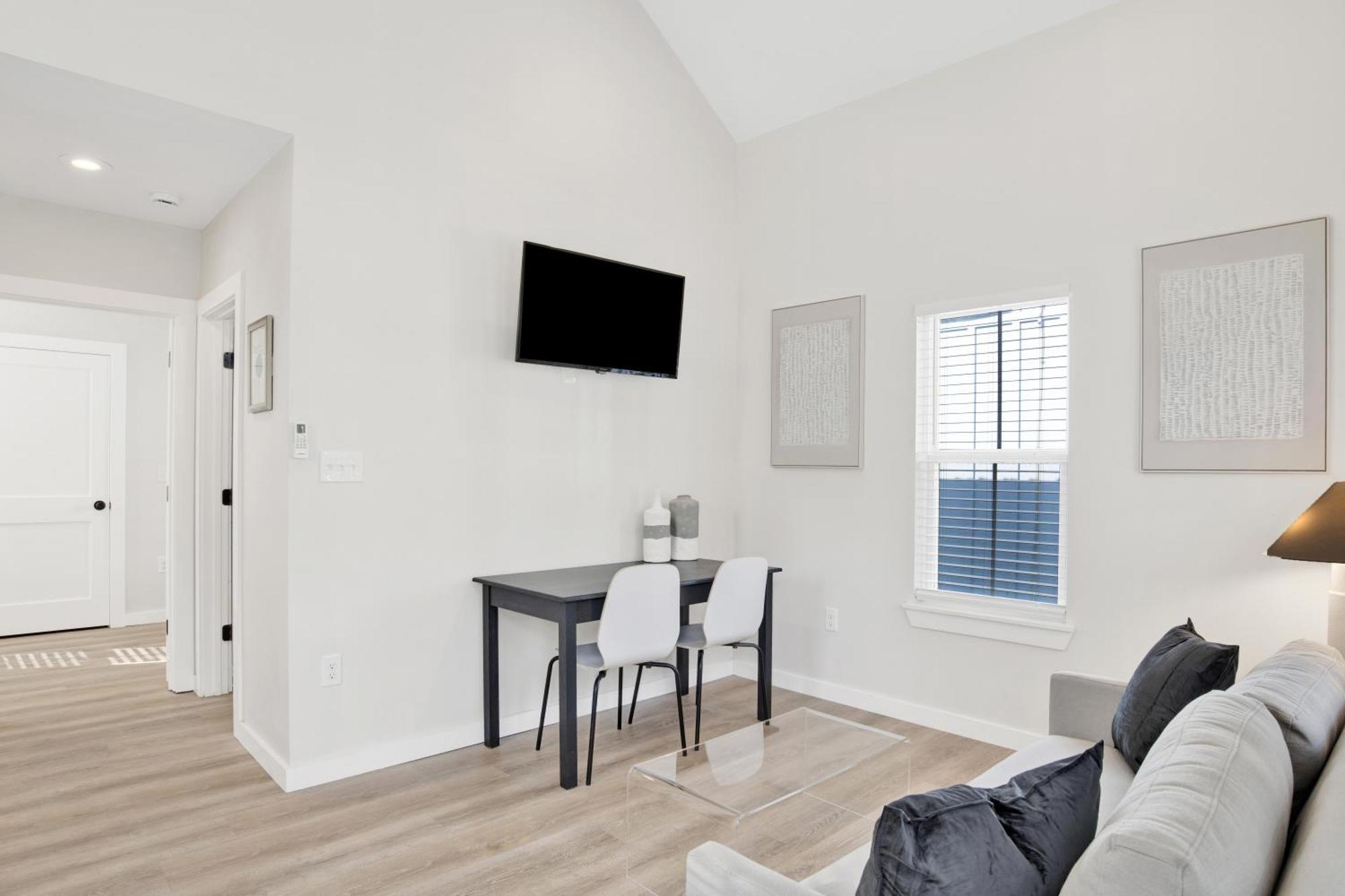 Brand New In Downtown Mobile! Walking-distance To Heart Of Downtown! *