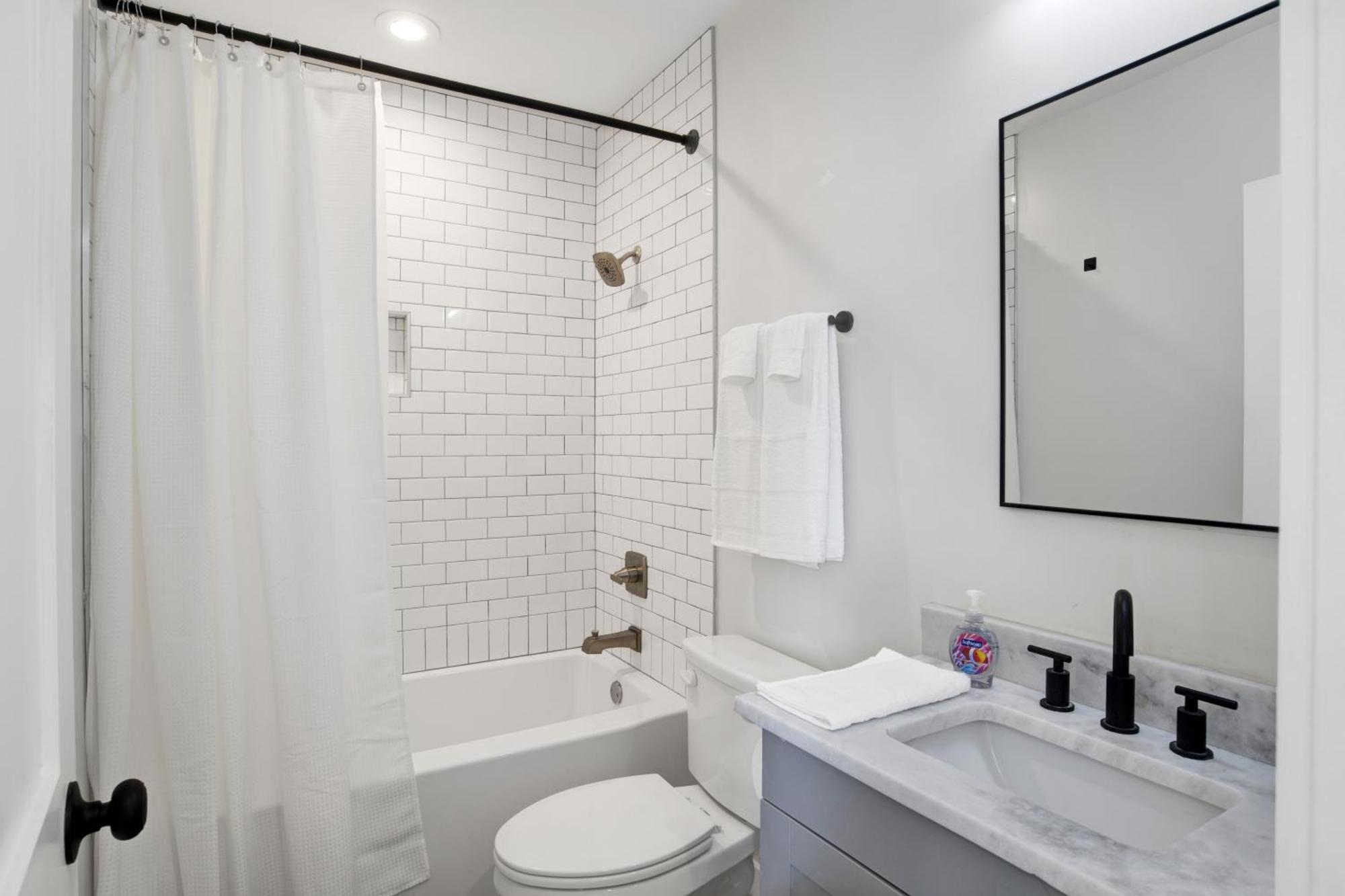 Holiday home Brand New In Downtown Mobile! Walking-distance To Heart Of Downtown! *