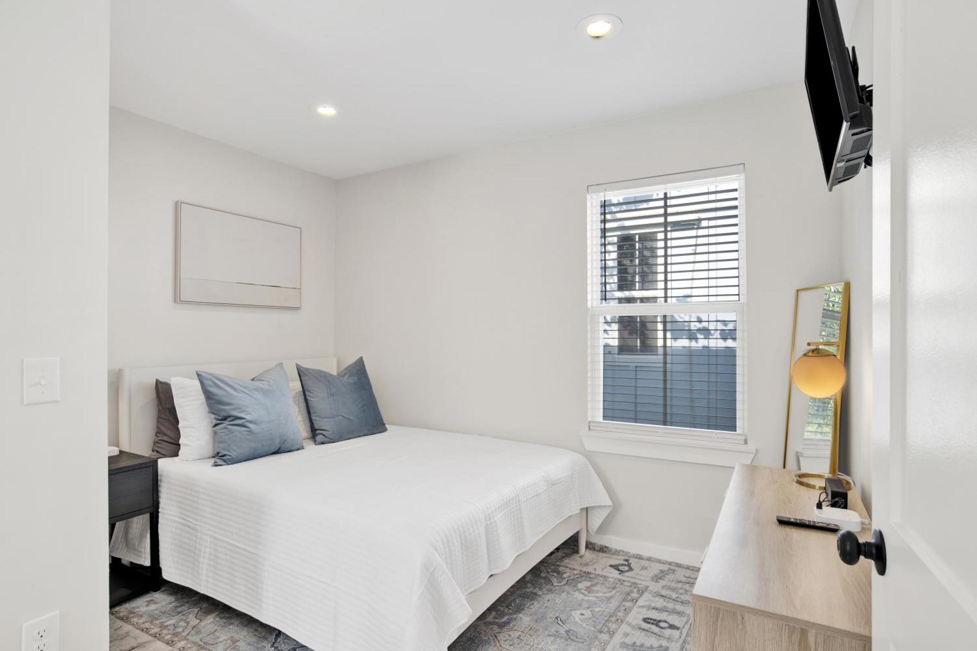 Brand New In Downtown Mobile! Walking-distance To Heart Of Downtown! Holiday home Mobile