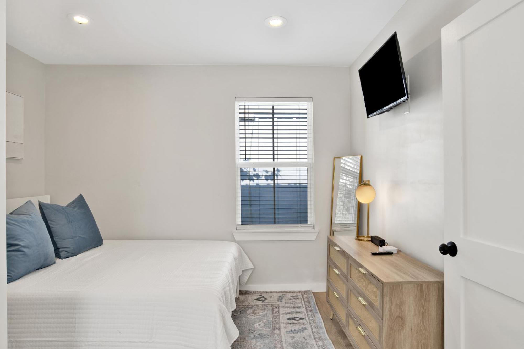 Brand New In Downtown Mobile! Walking-distance To Heart Of Downtown! Holiday home *